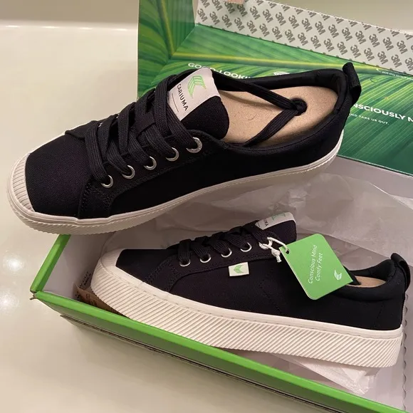 Cariuma Black Canvas OCA Low Top Unisex Men 8/Women 9.5 New Sustainable