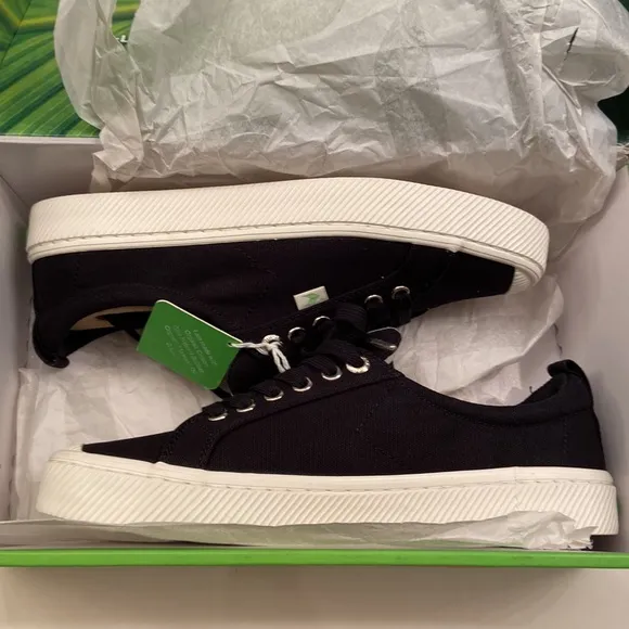 Cariuma Black Canvas OCA Low Top Unisex Men 8/Women 9.5 New Sustainable
