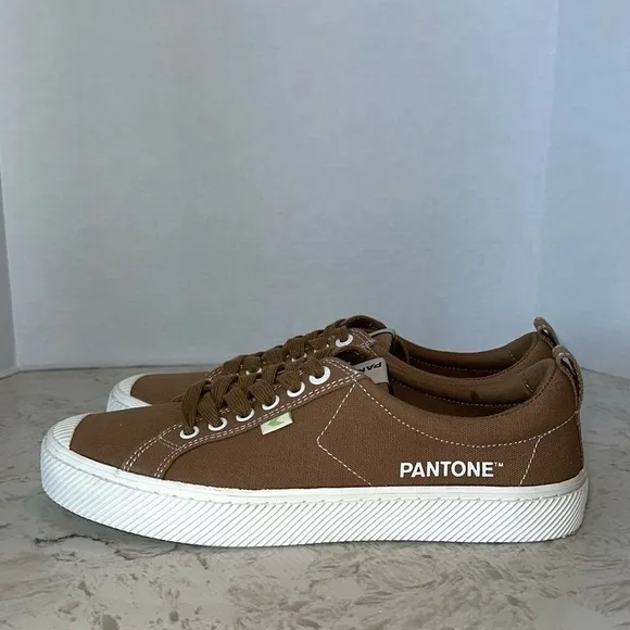 CARIUMA Low Top Pantone Cacao Nibs Canvas Sneaker