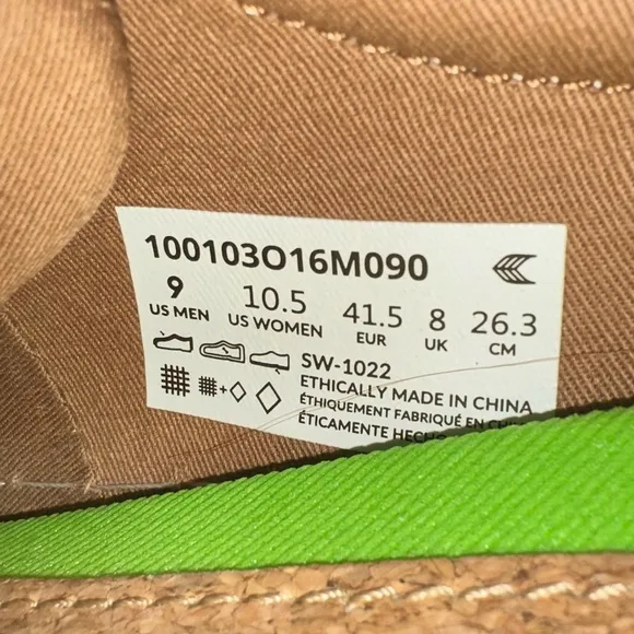 CARIUMA Low Top Pantone Cacao Nibs Canvas Sneaker