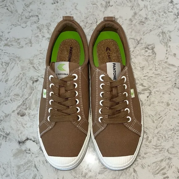 CARIUMA Low Top Pantone Cacao Nibs Canvas Sneaker