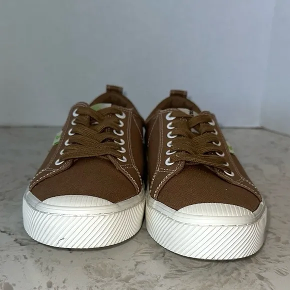 CARIUMA Low Top Pantone Cacao Nibs Canvas Sneaker