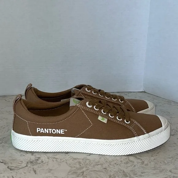 CARIUMA Low Top Pantone Cacao Nibs Canvas Sneaker