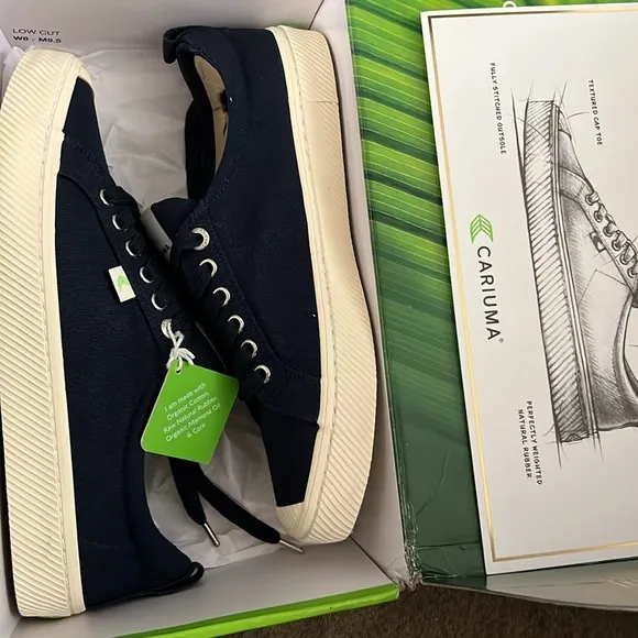 Cariuma - Navy Canvas OCA LOW