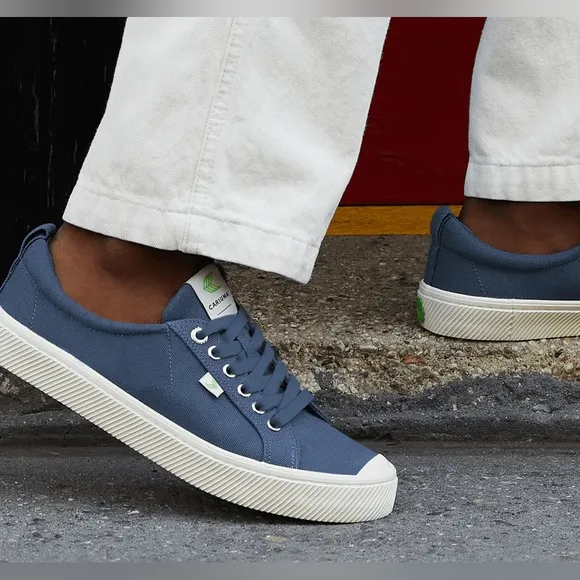 Cariuma - Navy Canvas OCA LOW