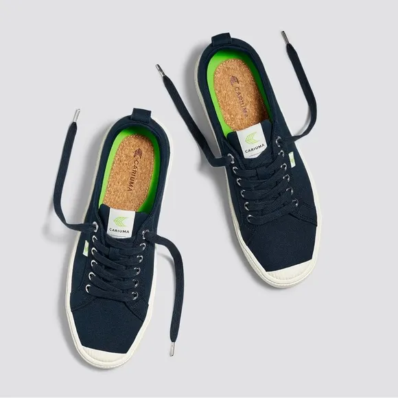 Cariuma - Navy Canvas OCA LOW