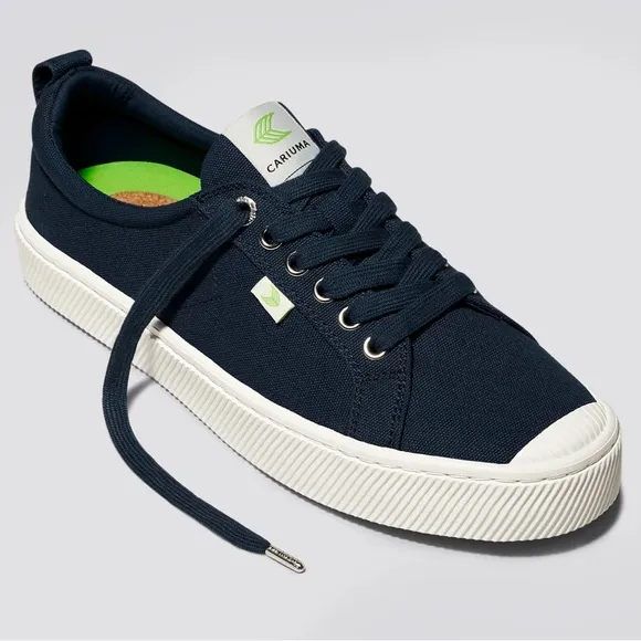 Cariuma - Navy Canvas OCA LOW