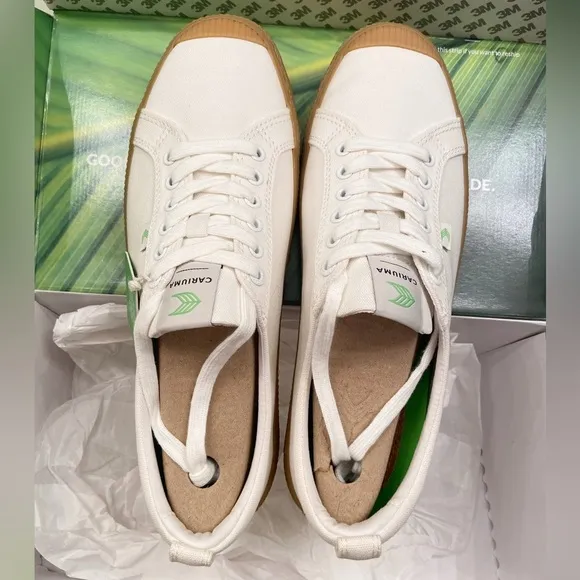 Cariuma OCA Gum Off-White Canvas Sneaker Unisex 10.5 Men/12 Women New