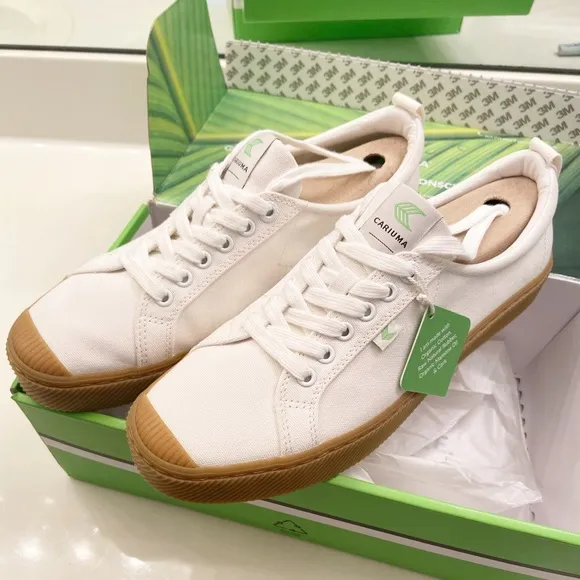 Cariuma OCA Gum Off-White Canvas Sneaker Unisex 6.5 Women/5 Men New