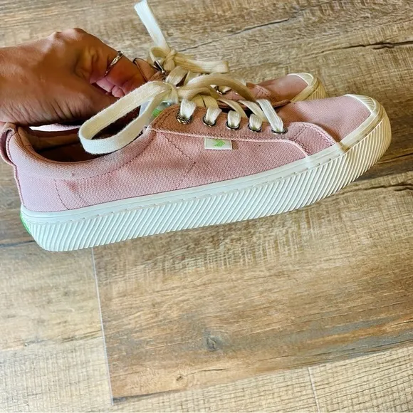 Cariuma Oca Low Canvas Sneakers in Rose