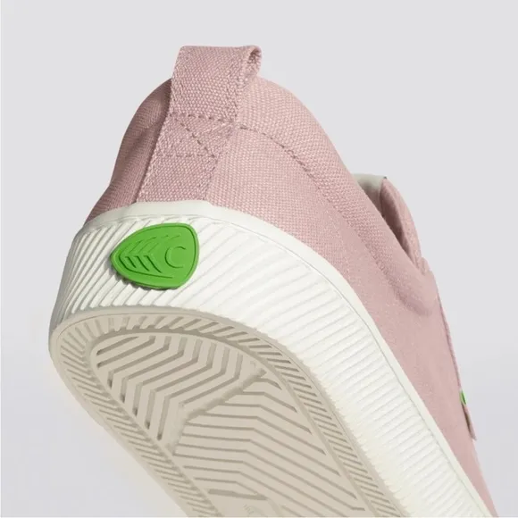 Cariuma Oca Low Canvas Sneakers in Rose