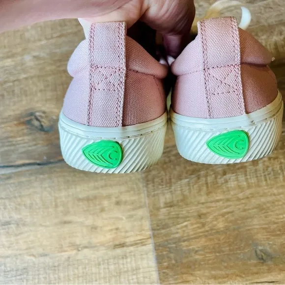 Cariuma Oca Low Canvas Sneakers in Rose