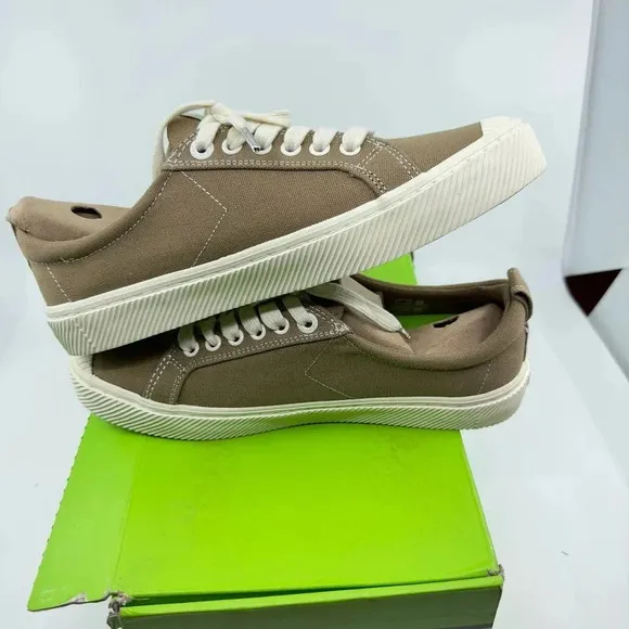 Cariuma Oca Low Contrast Thread Sneaker Shoe Burnt Sand Canvas 8 Mens 9.5 Womens