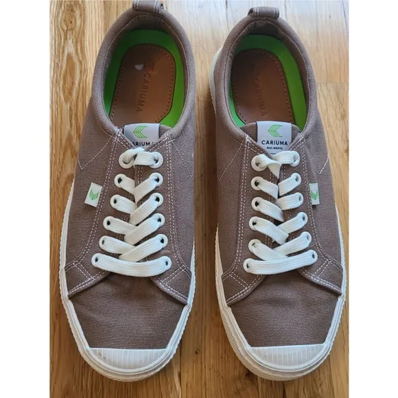 Cariuma OCA Low Sand Contrast Thread Canvas Sneaker Size 10.5 Women Men 9