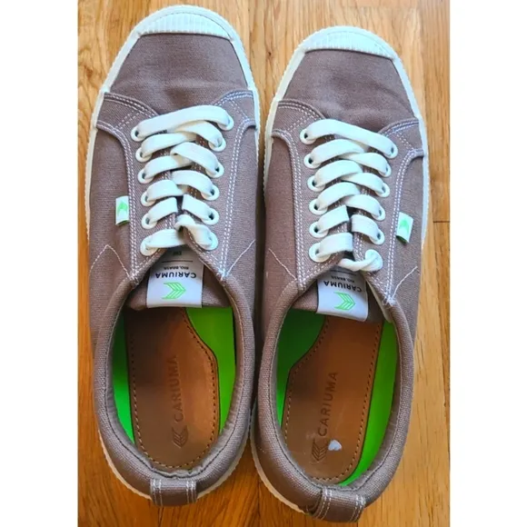 Cariuma OCA Low Sand Contrast Thread Canvas Sneaker Size 10.5 Women Men 9