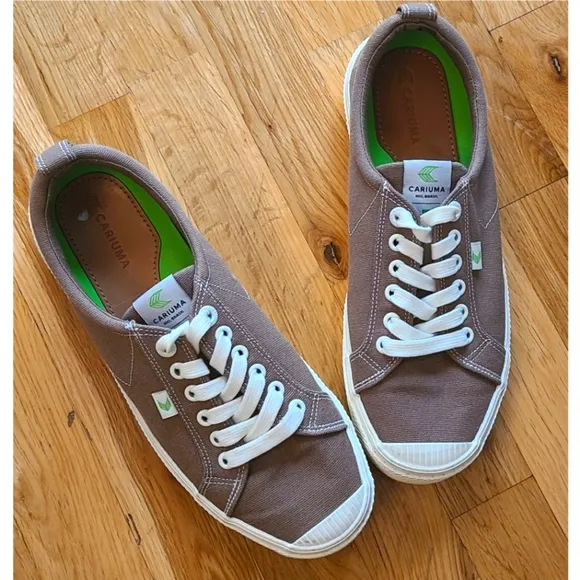 Cariuma OCA Low Sand Contrast Thread Canvas Sneaker Size 10.5 Women Men 9