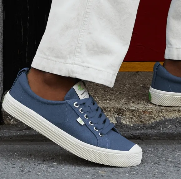 Cariuma OCA Low Sand Contrast Thread Canvas Sneaker Size 10.5 Women Men 9