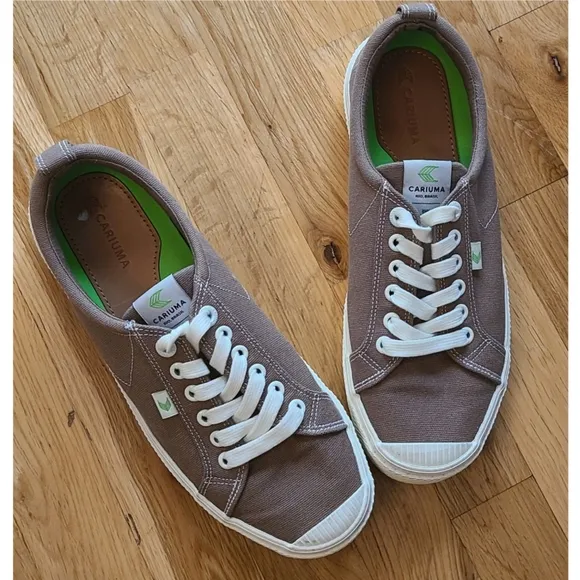 Cariuma OCA Low Sand Contrast Thread Canvas Sneaker Size 10.5 Women Men 9