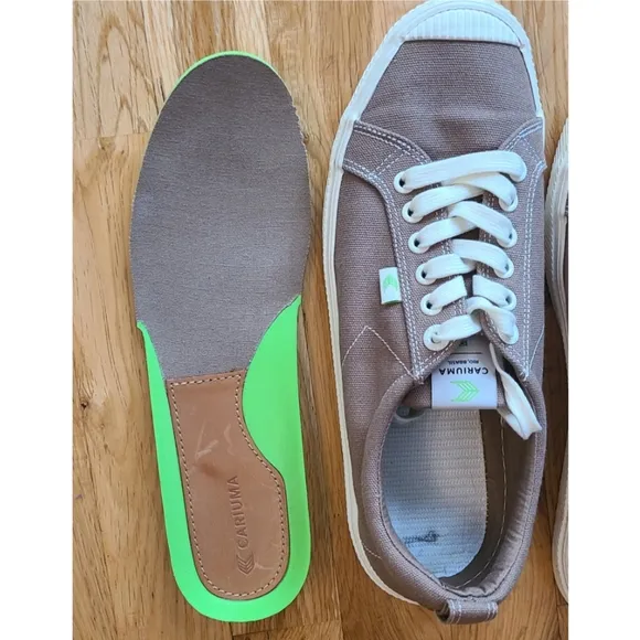 Cariuma OCA Low Sand Contrast Thread Canvas Sneaker Size 10.5 Women Men 9