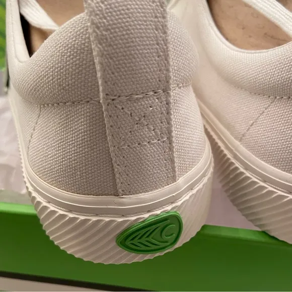 Cariuma Off White Canvas OCA Low Top Sneaker Unisex Women 7/Men 5.5 New