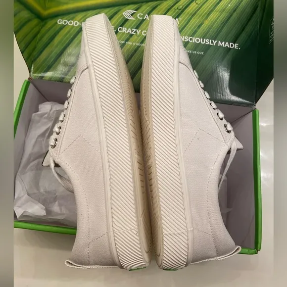 Cariuma Off White Canvas OCA Low Top Sneaker Unisex Women 8/Men 6.5 New