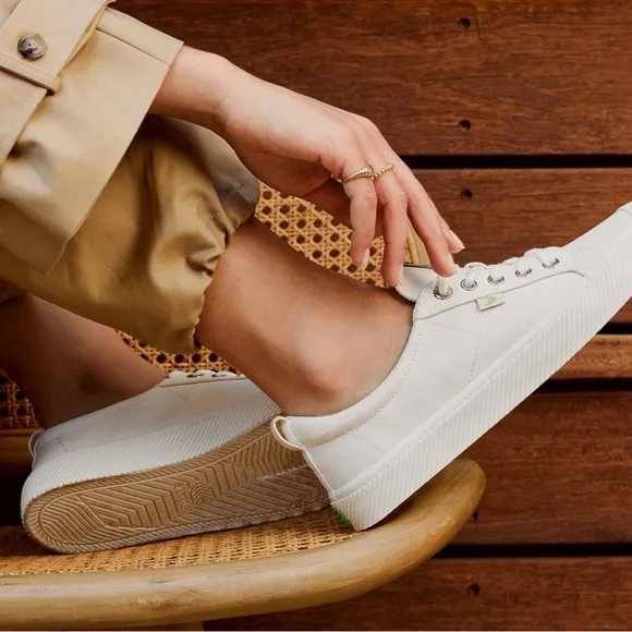 Cariuma Off-white Canvas Sneakers OCA Low