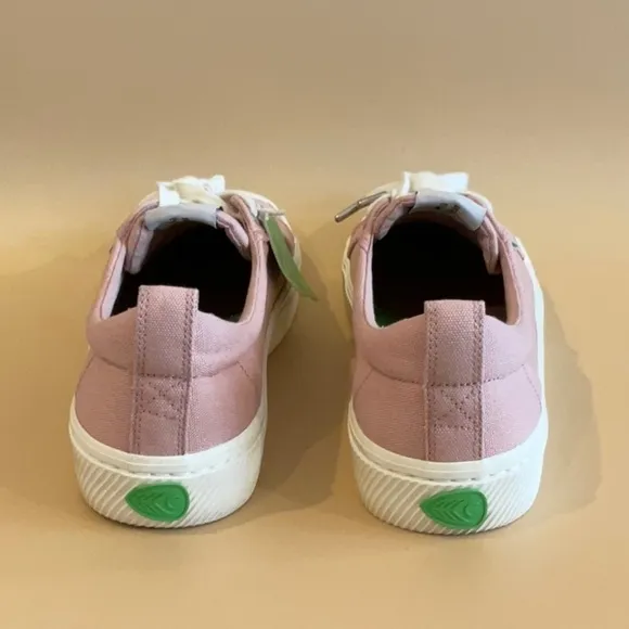 Cariuma pink Canvas