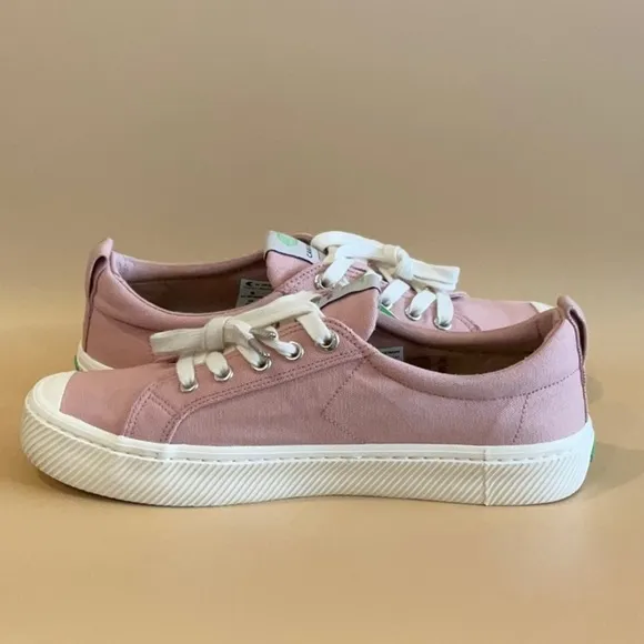 Cariuma pink Canvas