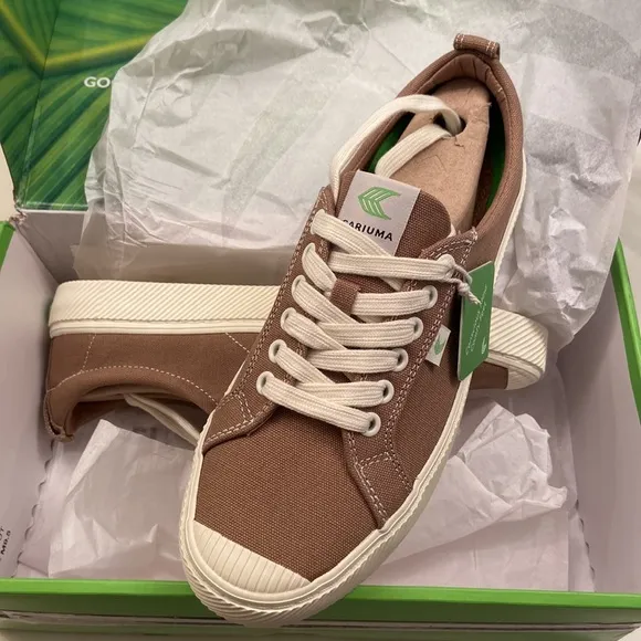 Cariuma Sand Contrast Thread Canvas OCA Low Top Sneakers Women 9.5/Men 8 New