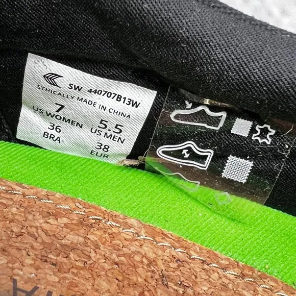 Cariuma Slip on Pro Skate Sneakers 7 Women 5.5 Men Black Suede Canvas Logo NIB