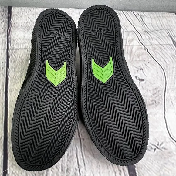Cariuma Slip on Pro Skate Sneakers 7 Women 5.5 Men Black Suede Canvas Logo NIB