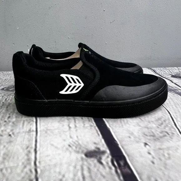 Cariuma Slip on Pro Skate Sneakers 7 Women 5.5 Men Black Suede Canvas Logo NIB