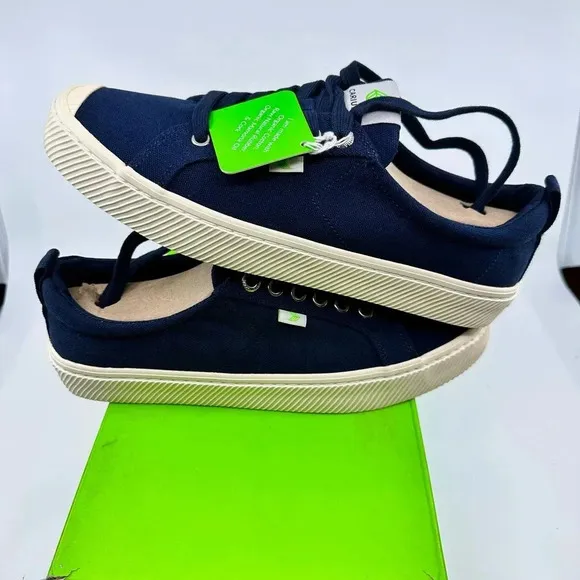 Cariuma Unisex Sneakers Oca Low Top Lace Up Organic Canvas Navy W10 M8.5 NIB