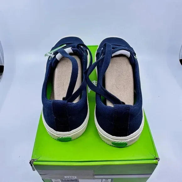 Cariuma Unisex Sneakers Oca Low Top Lace Up Organic Canvas Navy W10 M8.5 NIB