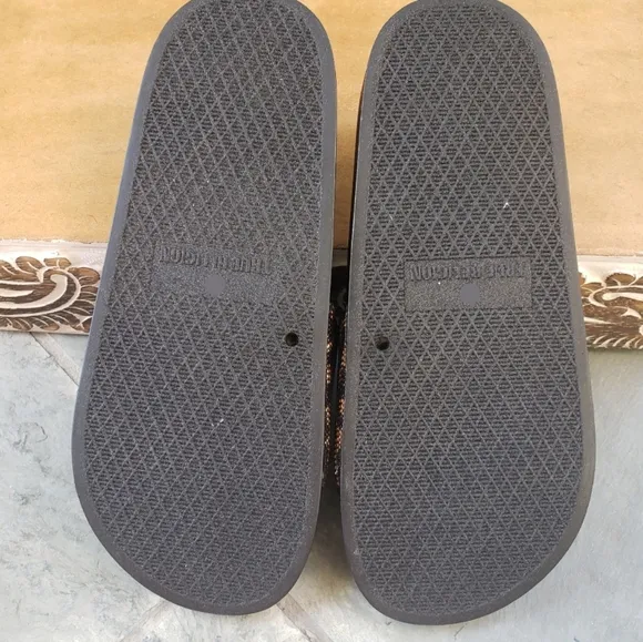 Casual Chic True Religion Crystal Leopard Slides