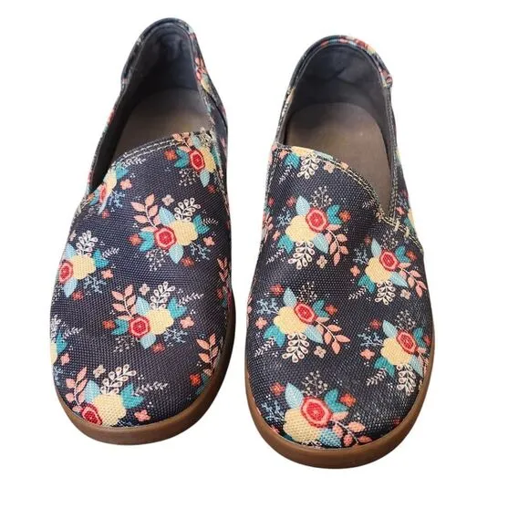 Chaco Ionia canvas floral print slip-on flats Sz 10.5