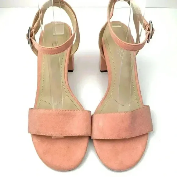 Charles Charles David heels size 8 pink faux suede