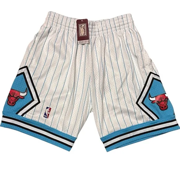 Chicago Bulls Mitchell &amp; Ness White Hardwood Classics Reload 3.0 Swingman Shorts