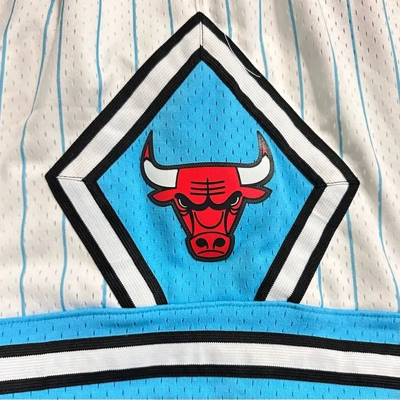 Chicago Bulls Mitchell &amp; Ness White Hardwood Classics Reload 3.0 Swingman Shorts