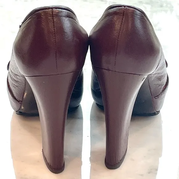 Chloé leather peep-toe block heels w/cutouts, 4” heel, brown w/red int, 37
