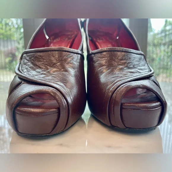 Chloé leather peep-toe block heels w/cutouts, 4” heel, brown w/red int, 37