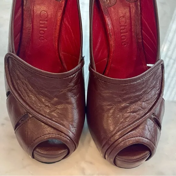 Chloé leather peep-toe block heels w/cutouts, 4” heel, brown w/red int, 37