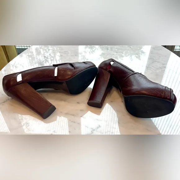 Chloé leather peep-toe block heels w/cutouts, 4” heel, brown w/red int, 37