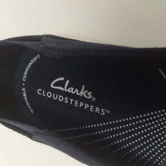 Clarks Cloudsteppers Navy/White Slip On Canvas Comfort Flats.  Washable. Size 8