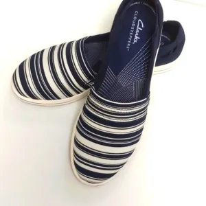 Clarks Cloudsteppers Navy/White Slip On Canvas Comfort Flats.  Washable. Size 8