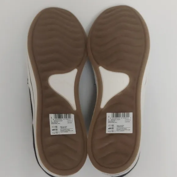 Clarks Cloudsteppers Navy/White Slip On Canvas Comfort Flats.  Washable. Size 8