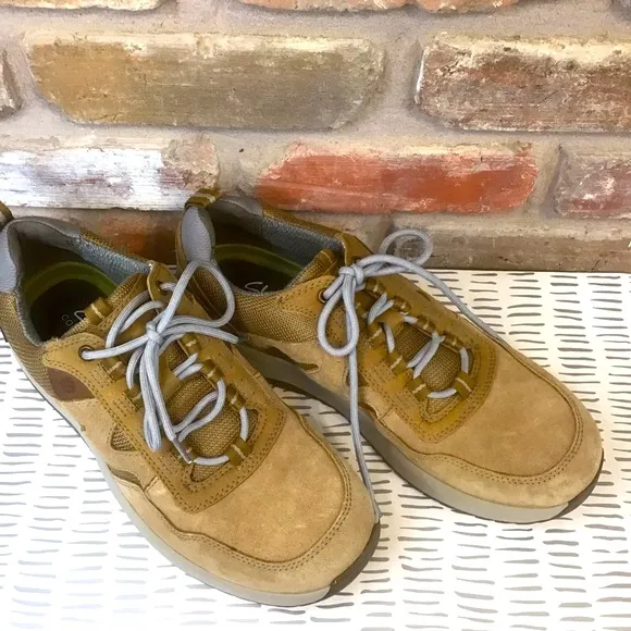 CLARKS Men's Dark Sand WELLMAN TRAIL Waterproof Suede Sneakers Oxfords 11 NEW