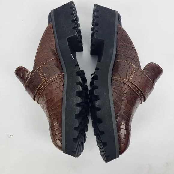 CLARKS STAYSO FREE BROWN CROC SLIDES MULES SHOES LEATHER 7.5 M