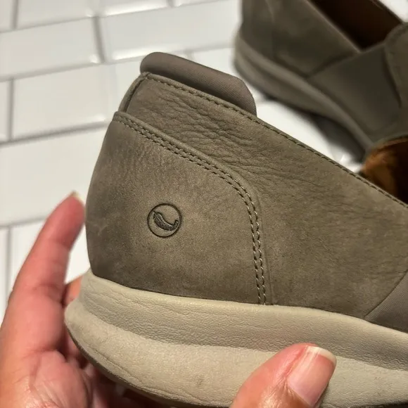 Clarks Un Adorn Step Unstructured Leather Slip-on