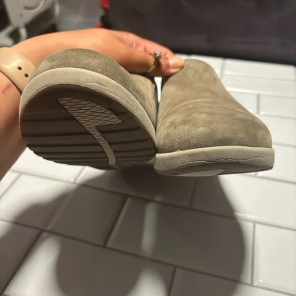 Clarks Un Adorn Step Unstructured Leather Slip-on